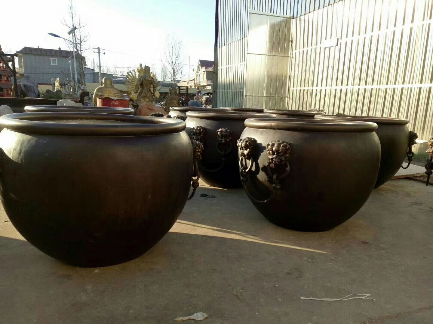 �~����